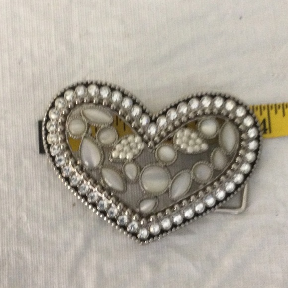 Chic Silver Heart Brooch with Gem Accents - Picture 2 of 4